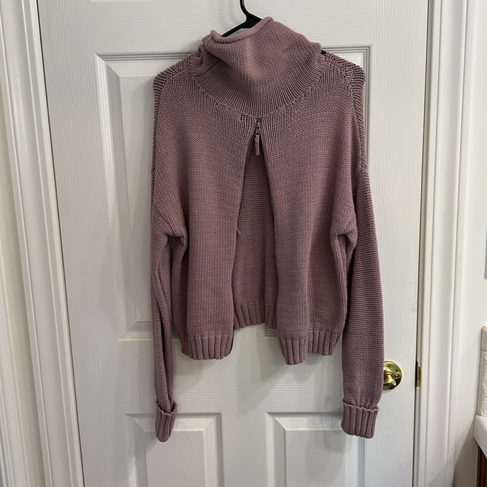Zips down back - Picture 3 of 4